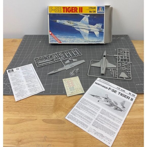 Italeri F-5E Tiger II Model Airplane Kit 1:72 Scale No. 136 New - Picture 6 of 6
